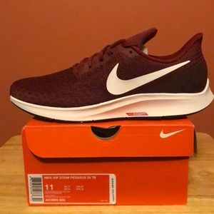 Nike men’s tennis shoe